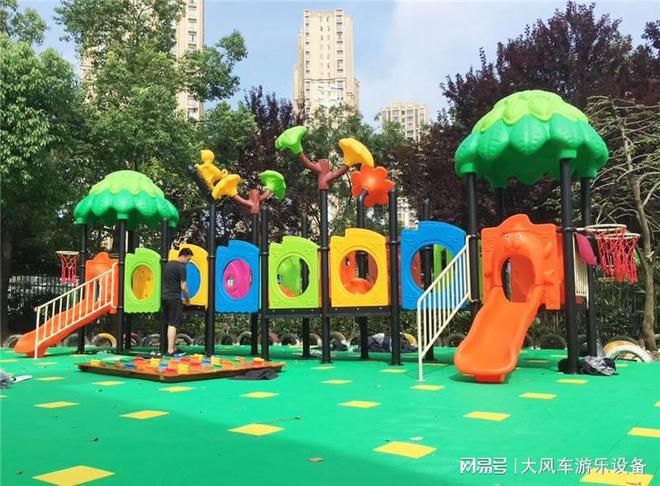宁幼儿园滑梯的安全警示澳门新葡京app广西南(图2)